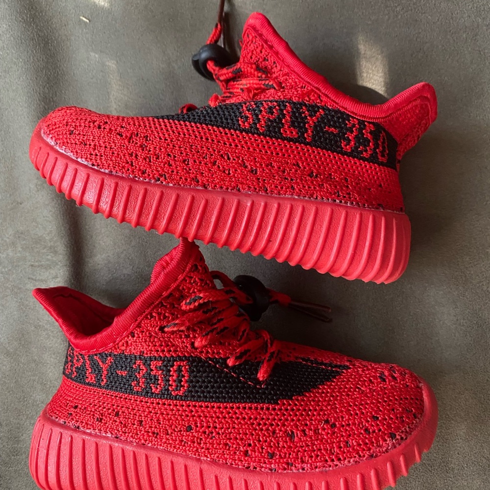 Yeezy Toddler shoes size 6 excellent condition